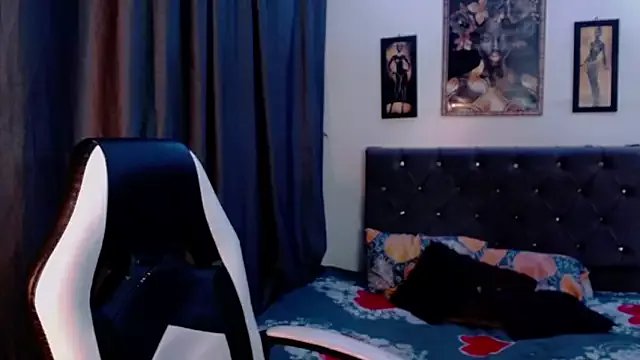 AdharaaMoon on StripChat