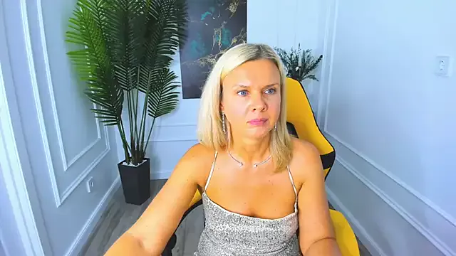 AgathaKlouin on StripChat 