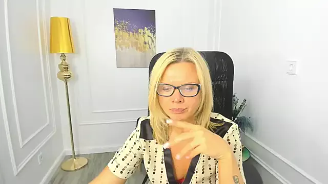 AgathaKlouin on StripChat 