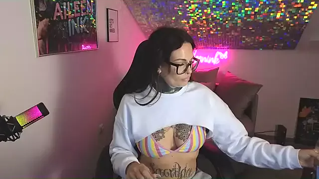 Offline AileenInkOfficial on StripChat