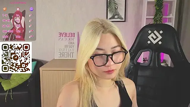 Aisi_18 — massage my boobs