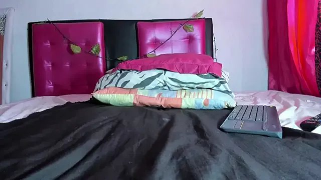 AlanaLars on StripChat