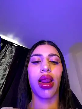 AlannaEvons — Tits out + spank in public 