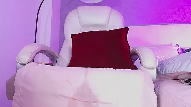 Offline alejalatinhot on StripChat