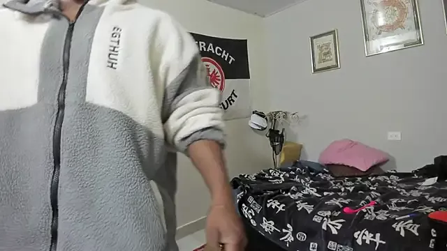 Offline AlejoKhalifa_ on StripChat