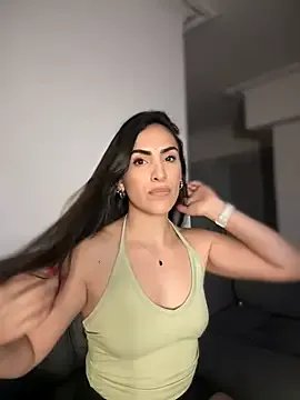 alessandra-a on StripChat