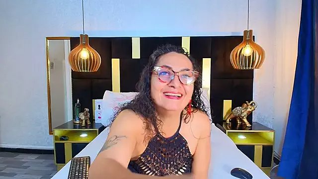 AlessandraLeroy on StripChat