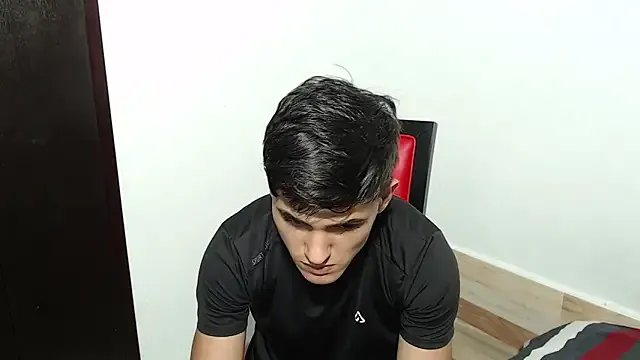 Alex_mojica on StripChat