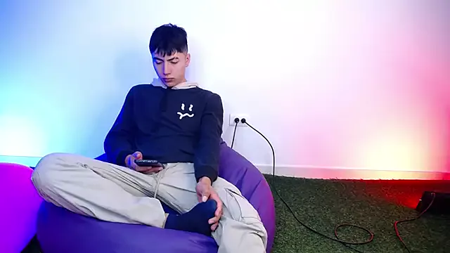 Offline AlexanderCollman on StripChat