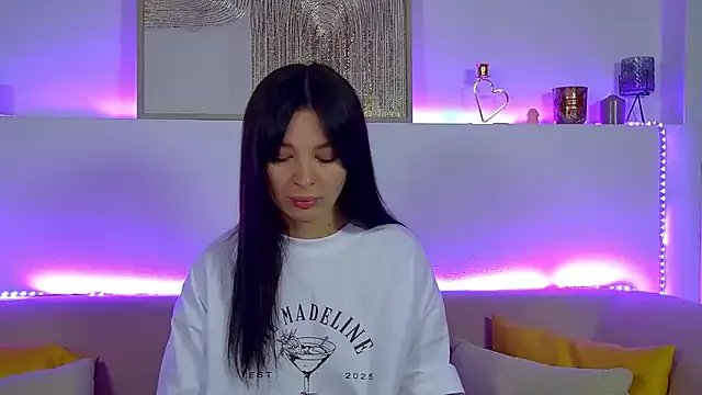 AlexandraBloom on StripChat