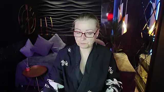 AlexandraKind on StripChat