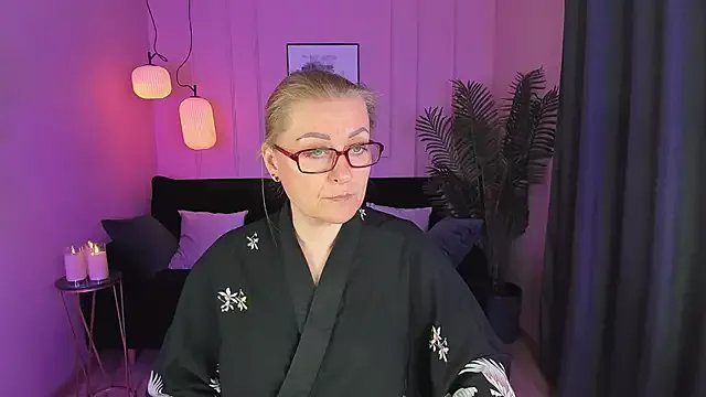 AlexandraKind on StripChat