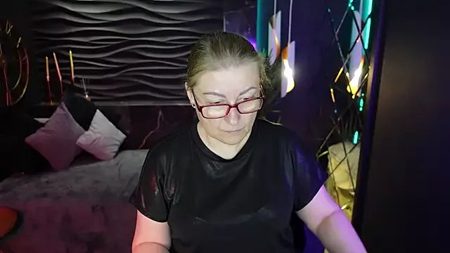 AlexandraKind on StripChat