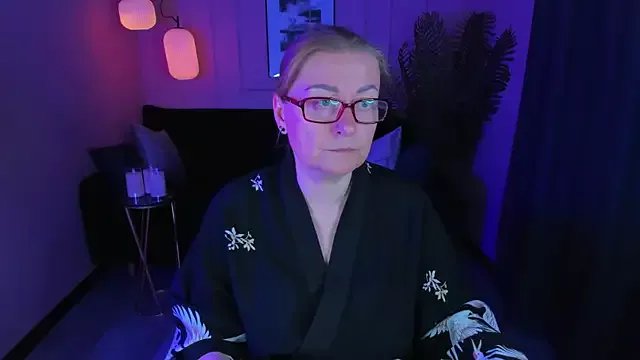 AlexandraKind on StripChat