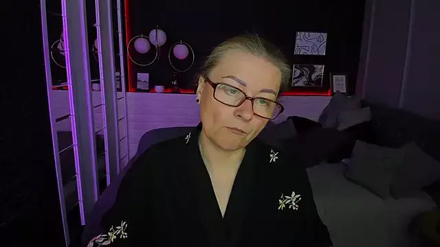 AlexandraKind on StripChat