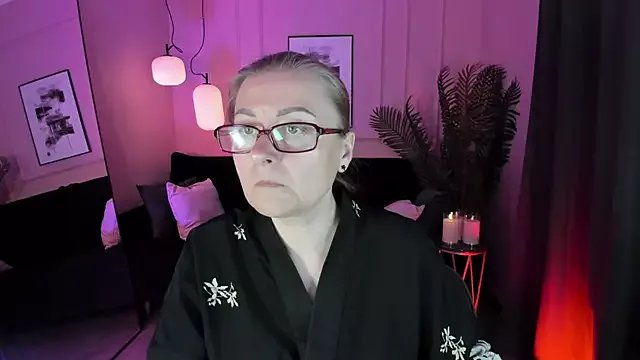 AlexandraKind on StripChat