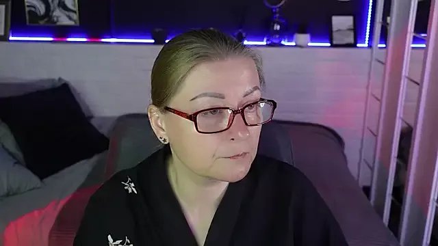 AlexandraKind on StripChat