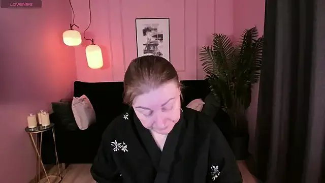 AlexandraKind on StripChat