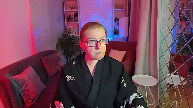 AlexandraKind on StripChat