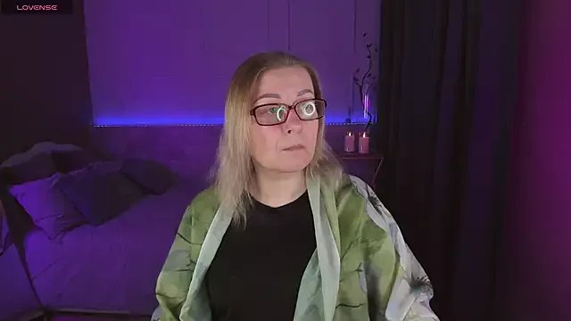 AlexandraKind on StripChat