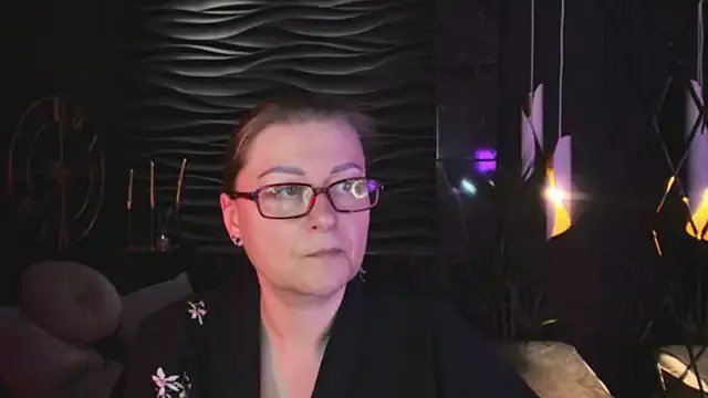 AlexandraKind on StripChat