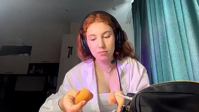 AliceCarrol on StripChat