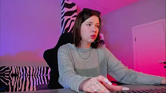 AliceSunday on StripChat