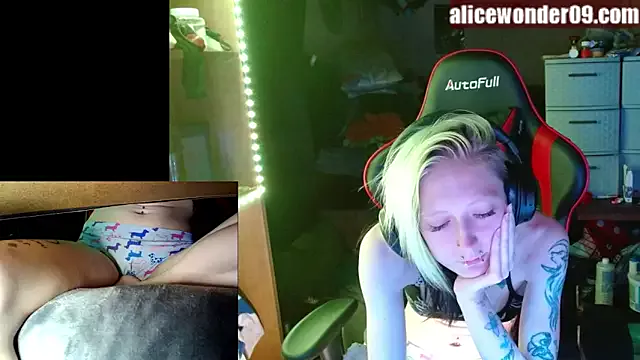 Offline alicewonder09 on StripChat