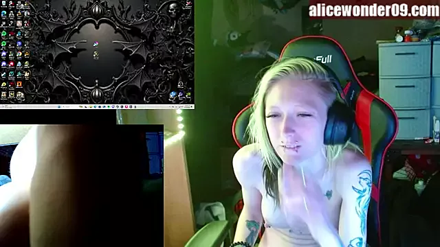 Offline alicewonder09 on StripChat