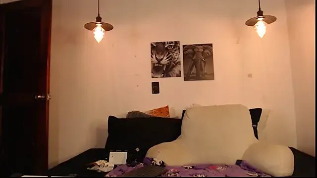 alien_eyes09 on StripChat