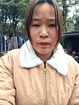 ALIENHR38 — Show butt