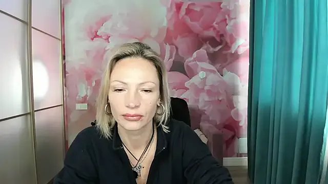 AlinaMoor on StripChat