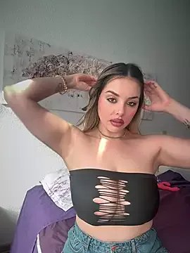 Alirawrz on StripChat