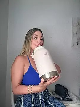 Alirawrz on StripChat