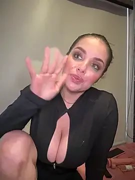 Alirawrz on StripChat