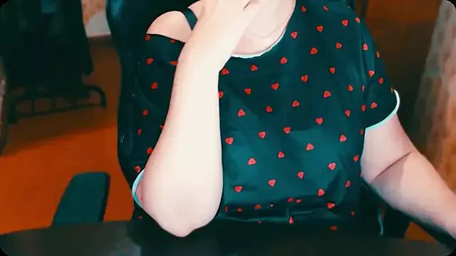 AlisaHot55 on StripChat