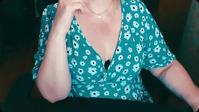 AlisaHot55 on StripChat