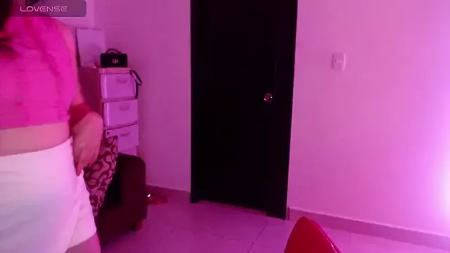 AlissonnFoxx on StripChat