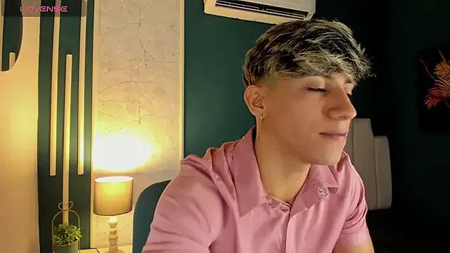 Allex_Cano on StripChat