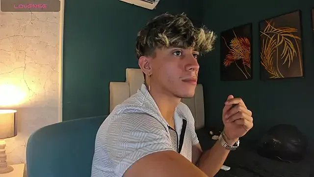 Allex_Cano on StripChat