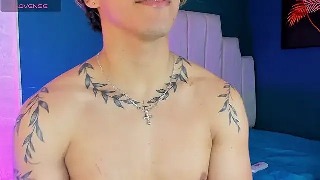 Allex_Cano on StripChat