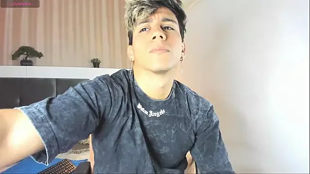 Allex_Cano on StripChat