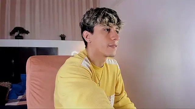 Allex_Cano on StripChat