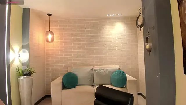 AllisonRogersX on StripChat