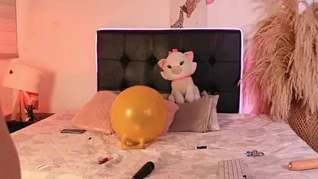 AllyBloom on StripChat