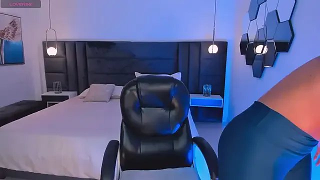 AllyJensen on StripChat