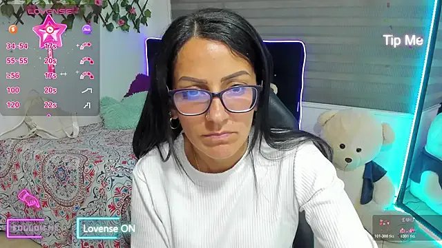 alma_blue on StripChat