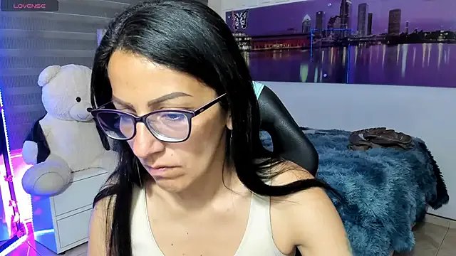 alma_blue on StripChat