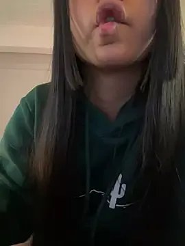 aly_golden_ on StripChat