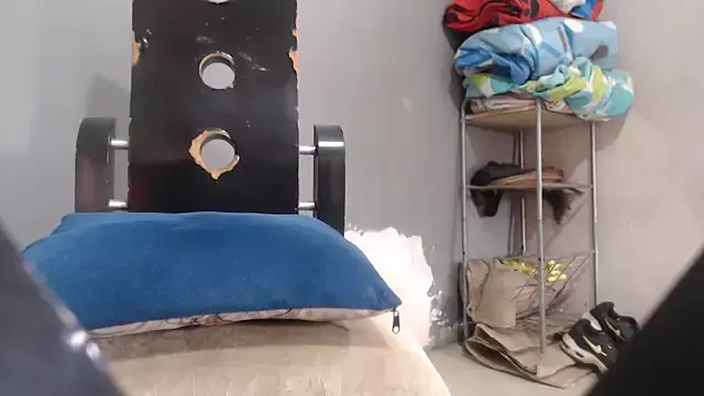 Offline Amazing12inch on StripChat